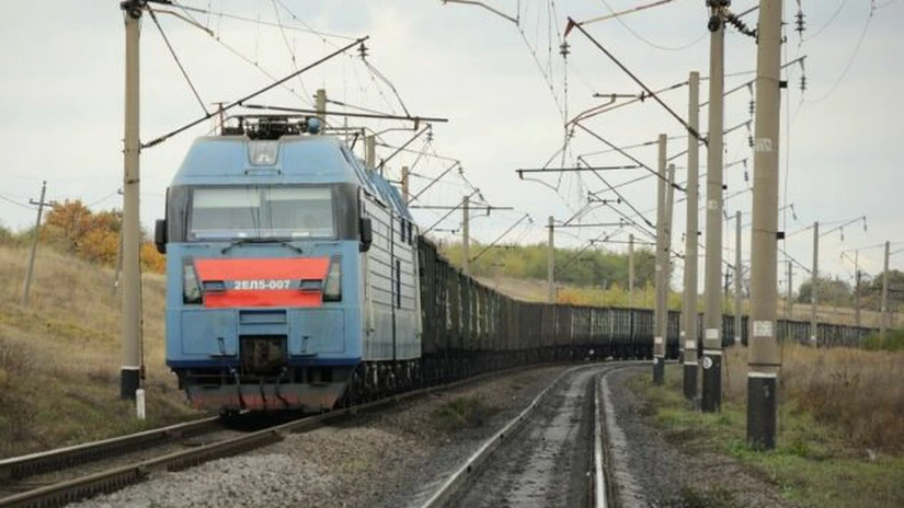 Mii de vagoane încărcate cu marfă sunt blocate la graniţa Ucrainei cu Polonia