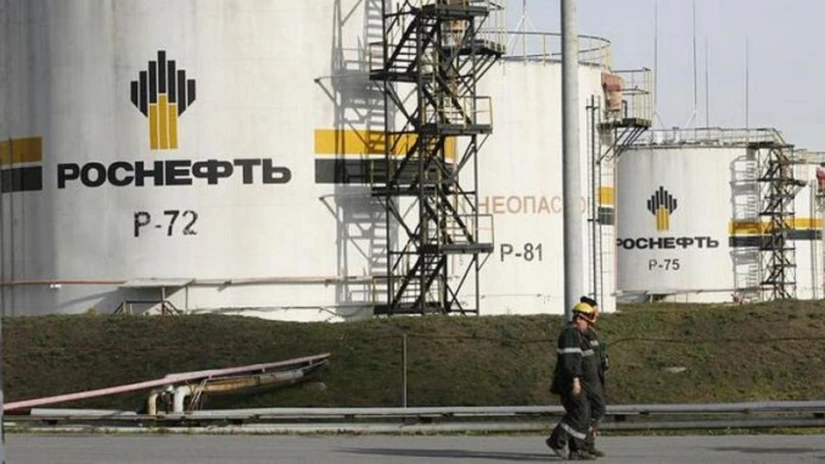 Petrolul rusesc se vinde la discounturi masive și a ajuns la jumătate de preț față de cel occidental, Moscova anunță contramăsuri