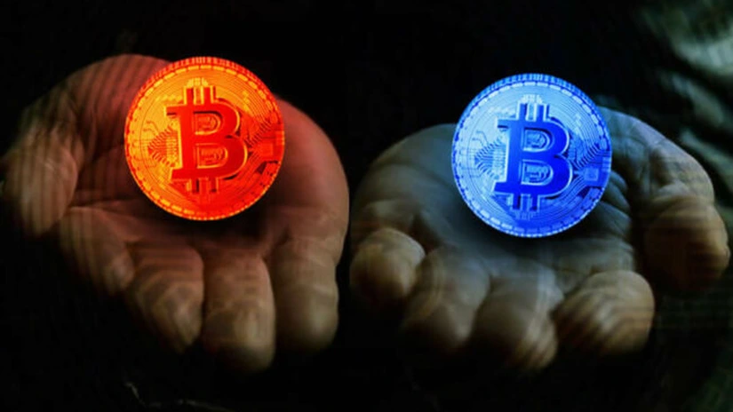Bitcoin a scăzut sub 33.000 de dolari pe unitate, la cel mai redus nivel din iulie 2021