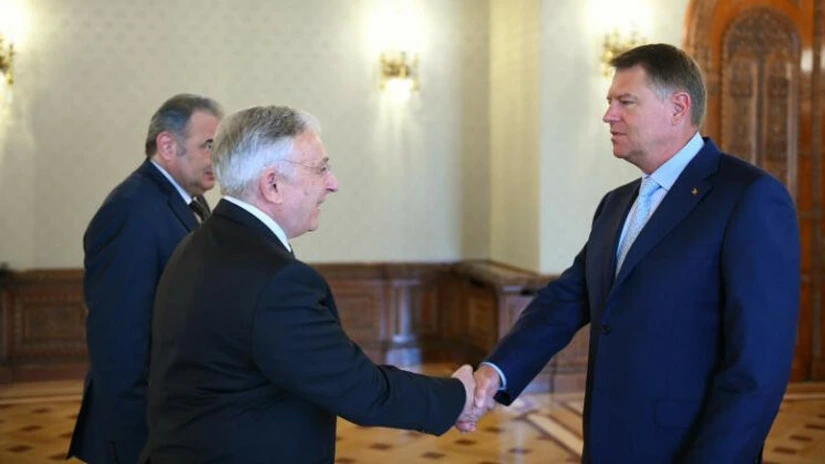 Inflația-record provoacă o “partidă” a ceaiului între Isărescu și Iohannis