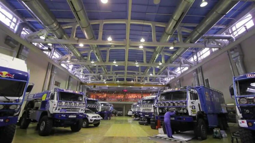 Peste 5.500 de muncitori ai constructorului rus de camioane Kamaz au fost trimiși în șomaj parțial, în urma sancțiunilor occidentale