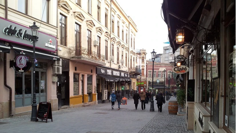 Control ANPC în Centrul Vechi. A plouat cu amenzi. Un sfert din unitățile controlate s-au ales cu activitatea suspendată