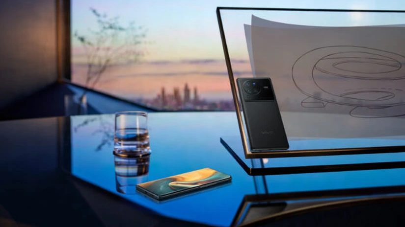 vivo a lansat în Europa cel mai nou flagship, vivo X80 Pro cu optică Zeiss. Cât va costa în România