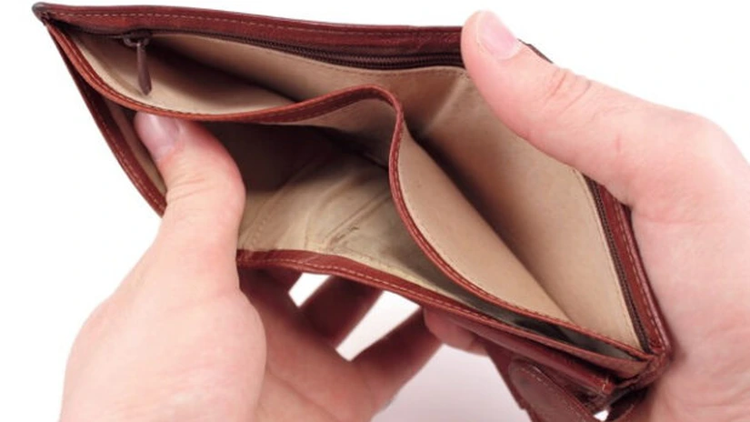 La fel de greu sau mai rău. Peste 60% dintre consumatori se aşteaptă ca preţurile să crească şi mai mult în următoarele şase luni - sondaj EY