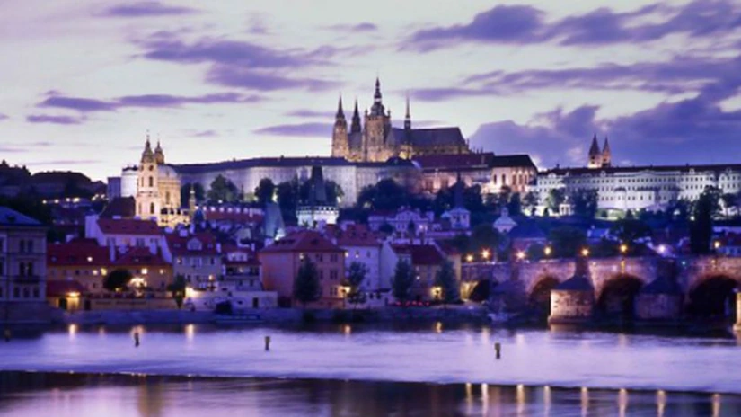 Guvernul din Cehia plafonează cheltuielile cu locuinţa la 30% din venit