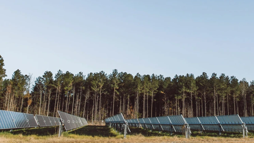 Monsson a vândut cel mai mare proiect de parc fotovoltaic din Europa, de 1.044 MW, din Arad, către Rezolv Energy. Construcția parcului va începe anul viitor și va fi finalizată în 2025
