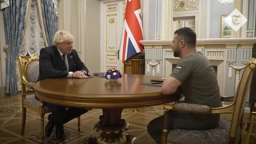 Boris Johnson a anunțat un nou ajutor militar pentru Ucraina, în timpul vizitei sale surpriză la Kiev