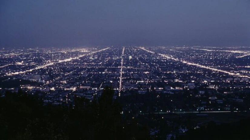 Consumul final de energie electrică a scăzut cu 5,3% în primele 8 luni din 2022. Cel al populaţiei a scăzut cu 7,7% - INS