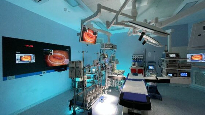 Prima sală hibridă mobilă din România inaugurată la spitalul Sanador