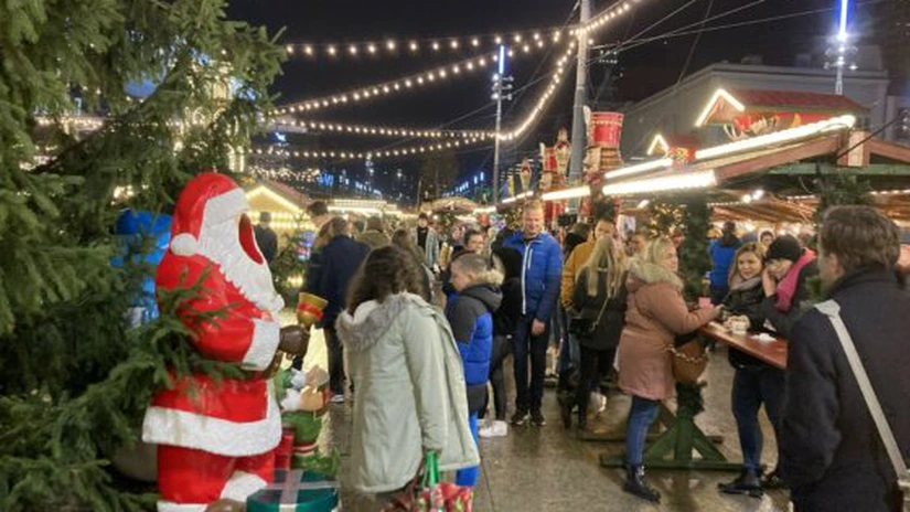 Peste o treime dintre români nu vor călători de Crăciun. 76% susţin că au bani pentru toate cadourile - studiu