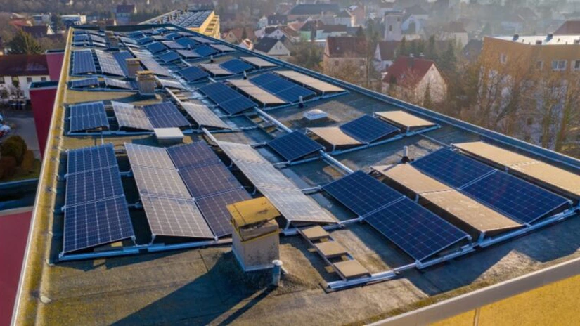 Panouri fotovoltaice şi pompe de căldură pentru 50 de blocuri din Sectorul 3. Primăria vizează extinderea proiectului