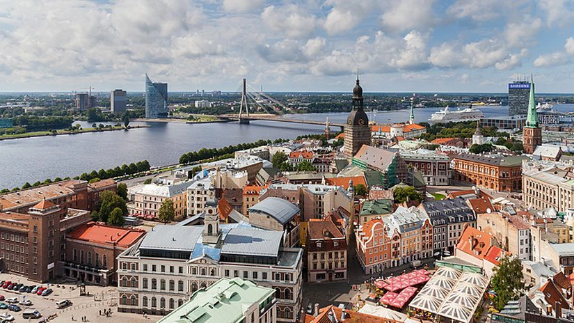 Letonia suspendă complet eliberarea vizelor pentru cetăţenii ruşi