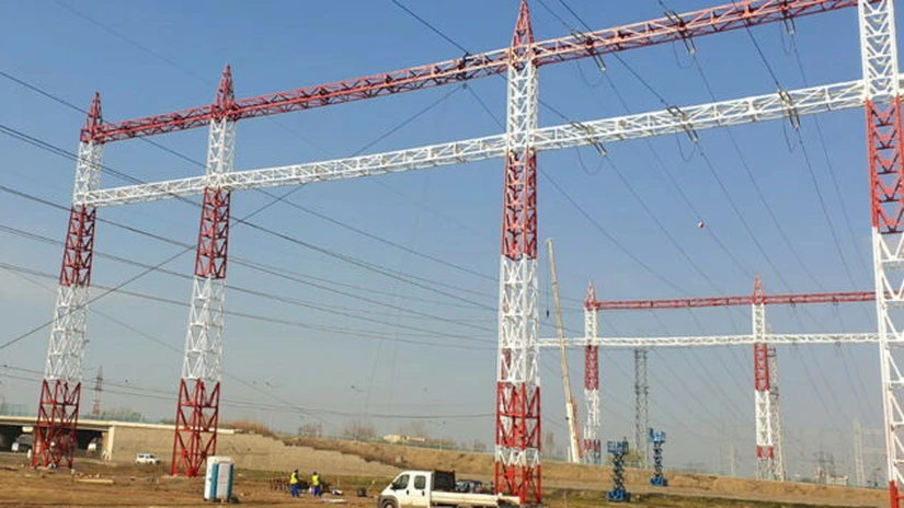 Transelectrica pune fibră optică pe linia de interconexiune cu Ucraina. O firmă românească face lucrarea