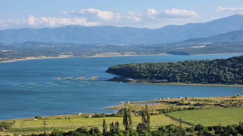 Proiectul primei centrale solare plutitoare din Bulgaria a fost prezentat astăzi la Sofia