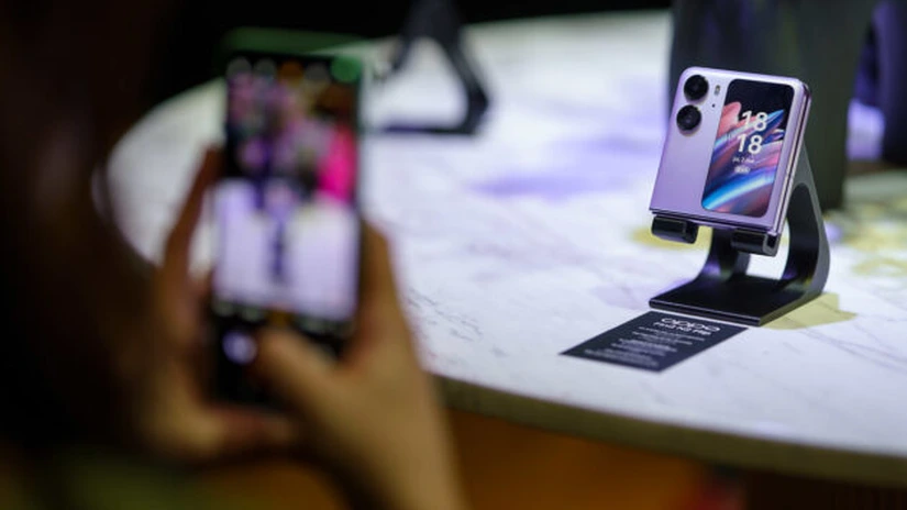 Primul telefon pliabil OPPO este disponibil oficial în România