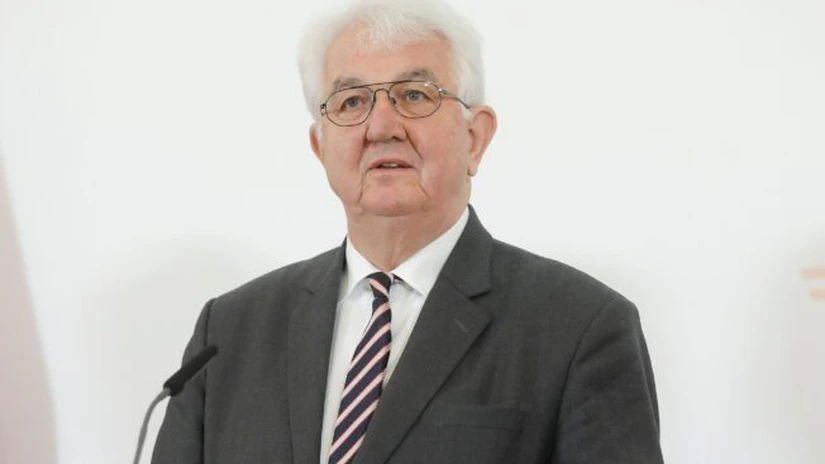 Guvernatorul Băncii Naționale a Austriei, Robert Holzmann, consideră că BCE ar trebuie să majoreze de patru ori consecutiv rata dobânzii de referință cu 0,5%