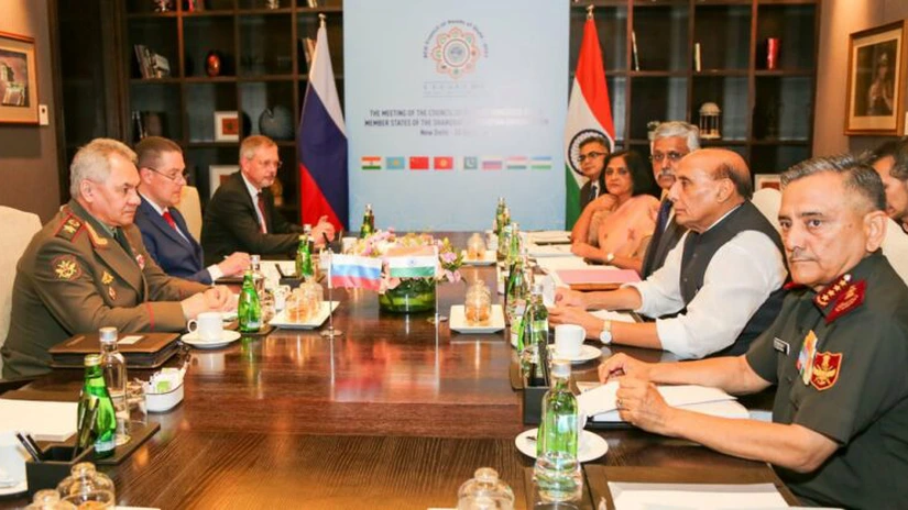 India și Rusia au convenit să-și întărească parteneriatul în domeniul militar, în ciuda criticilor occidentale