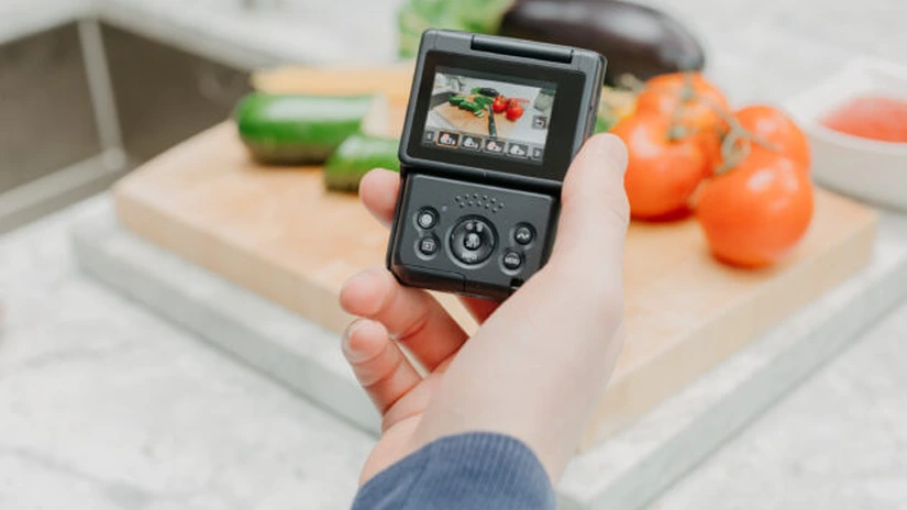 Canon prezintă prima cameră video compactă creată special pentru vlogging