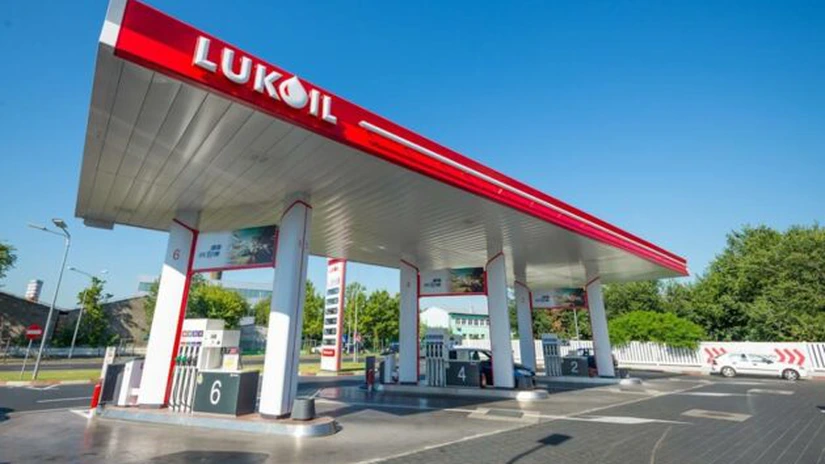 Benzinăriile Lukoil din România au făcut un profit record anul trecut. Numărul de angajați a scăzut dramatic