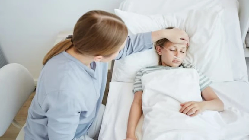 Lege promulgată: Concediu şi indemnizaţie pentru îngrijirea copilului bolnav de până la 12 ani