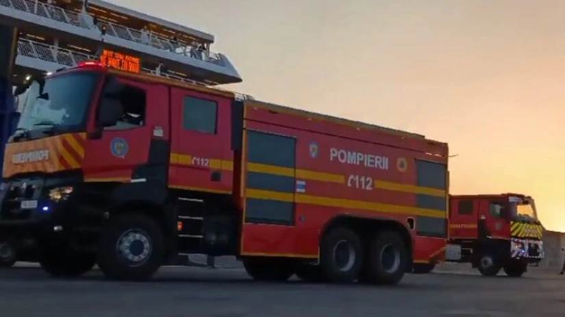 Locomotiva unui tren care transporta sulf a luat foc, lângă Constanța