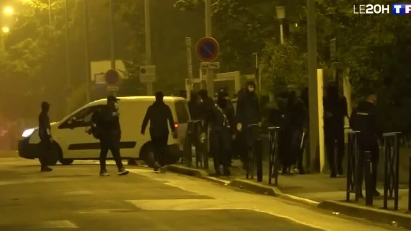 Companiile de asigurări din Franța au primit până acum cereri de despăgubire în valoare de 280 de milioane de euro, pentru pagubele provocate de protestele violente din țară