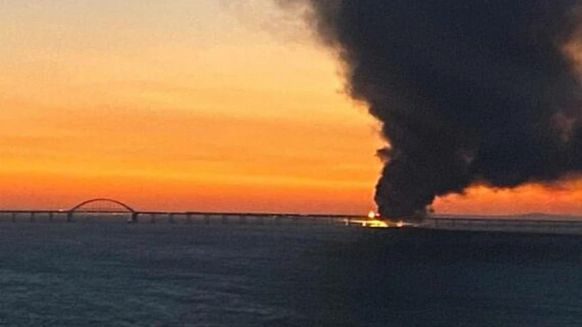 UPDATE. Podul care leagă Crimeea de Rusia peste strântoarea Kerci - Ce spun Ucraina şi Rusia