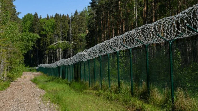 Premierul Donald Tusk anunţă că Polonia va reintroduce o zonă tampon la graniţa cu Belarus