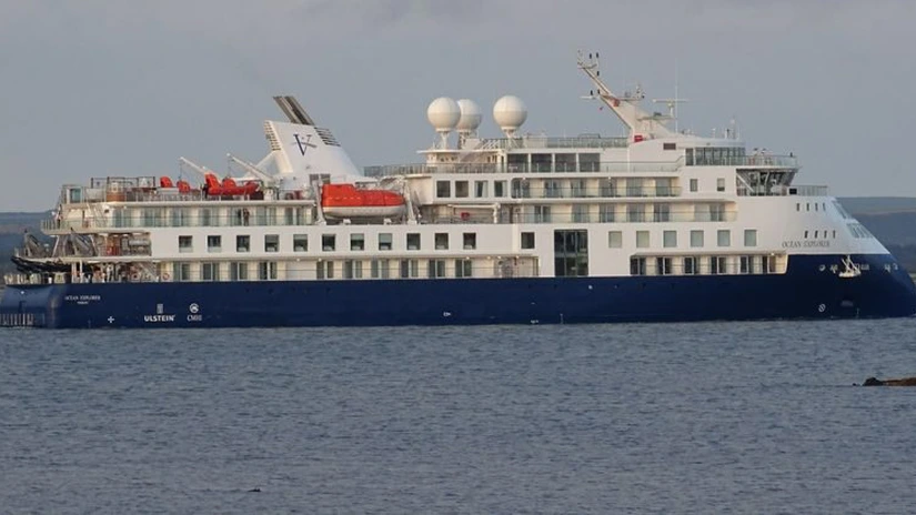 O navă de croazieră cu 206 persoane la bord a eșuat în estul Groenlandei