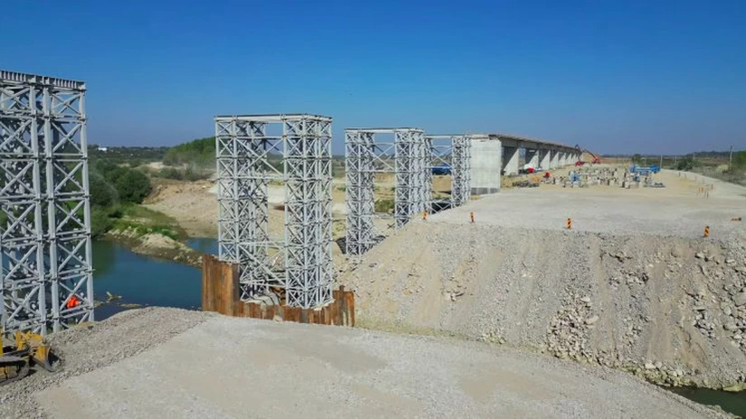 Calea ferată București - Giurgiu: Imagini noi cu Podul de la Grădiștea, a cărui inaugurare se amână la primăvară