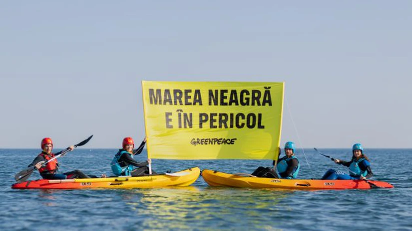 Activiștii Greenpeace protestează astăzi pe litoral împotriva proiectului de gaze Neptun Deep (Video)