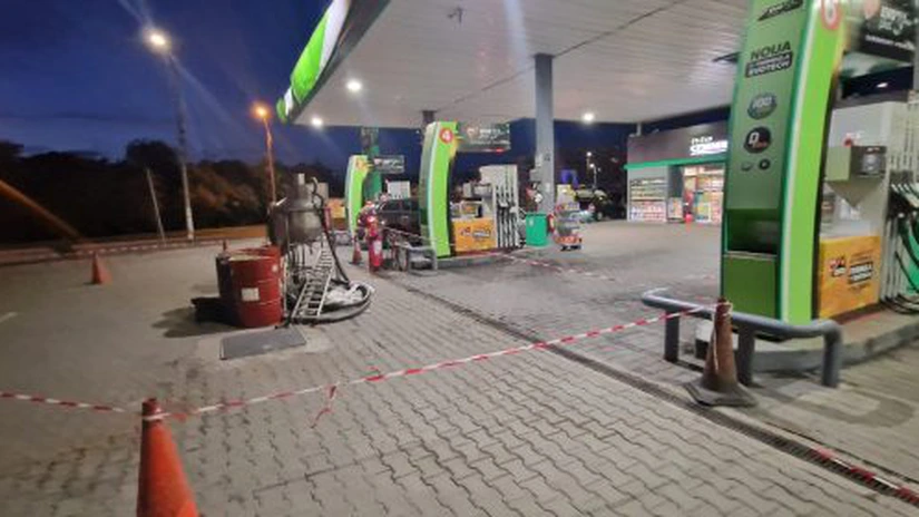 O stație de carburanți MOL din Roman a fost închisă după ce mai mulți șoferi au reclamat că au alimentat mașinile cu apă în loc de benzină. Reacția companiei