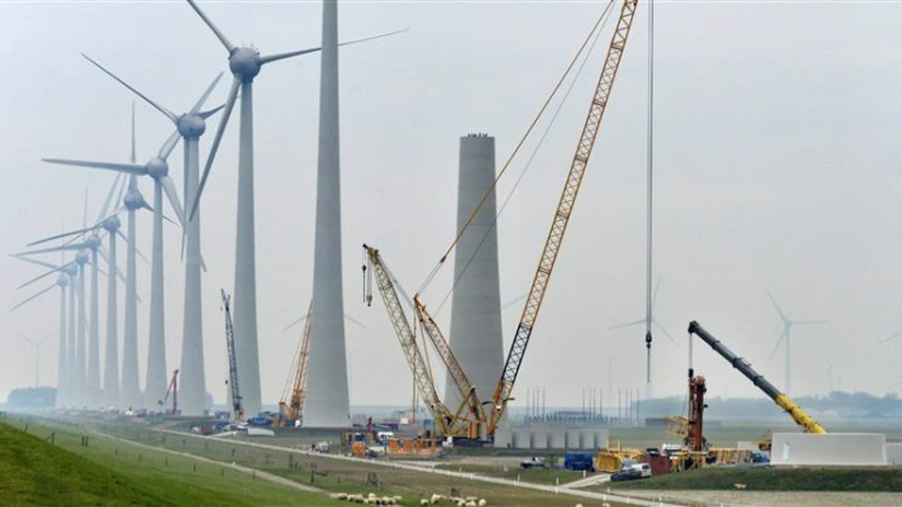 Două parcuri eoliene de câte 46 MW fiecare din Bacău, deținute 50-50 de Petrom și Renovatio, au primit avizele de racordare