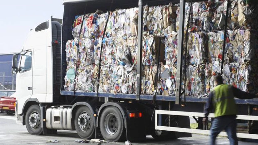 Țara gunoiului: Cantitatea de deşeuri descoperite de poliţiştii de frontieră a crescut de 2,2 ori