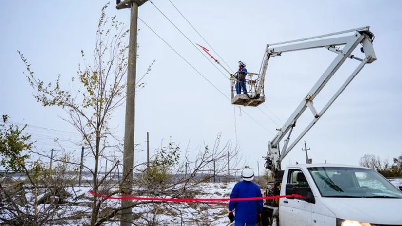 Alimentarea cu energie electrică a fost reluată în toate localitățile din județele Constanța, Călărași și Ialomița. În Tulcea mai sunt doar trei localități fără curent