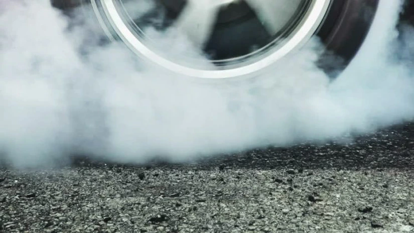 UE a introdus limite pentru emisiile de particule cauzate de uzura frânelor şi anvelopelor