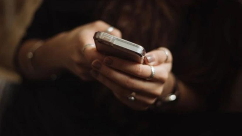 Redescoperirea puterii SMS-ului: Cum tehnologia modernă reînnoiește campaniile de marketing