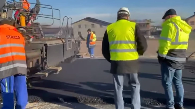 Autostrada Bucureștiului: A început așternerea primului strat de asfalt pe un sector din lotul 3 Sud VIDEO