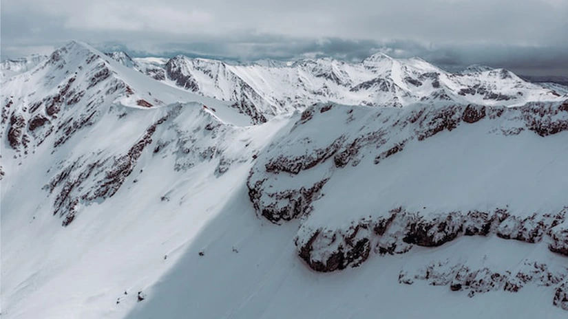 Risc însemnat de avalanşă în Munţii Rodnei şi zăpadă de 74 de centimetri la Bâlea Lac