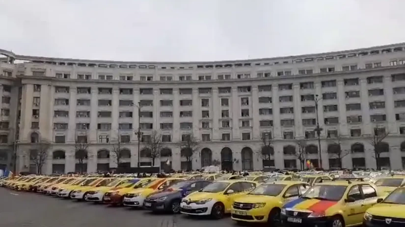 Protestul taximetriştilor continuă în Piaţa Constituţiei din Capitală