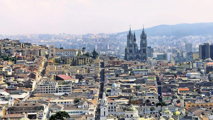 Ecuadorul examinează trimiterea de echipamente militare ruseşti Ucrainei