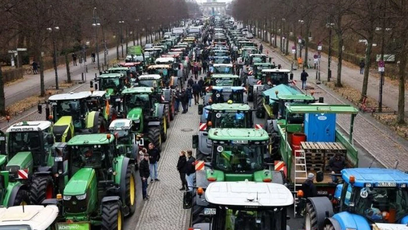Fermierii din Spania blochează autostrăzile şi se alătură protestelor din restul Europei