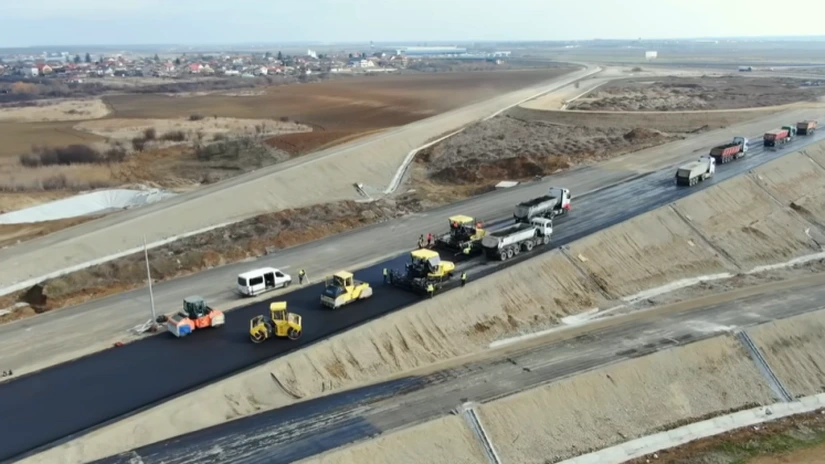Autostrada Bucureștiului A0: Alarko așterne asfalt pe rampa Cernica, la nodul cu Autostrada Soarelului A2 VIDEO