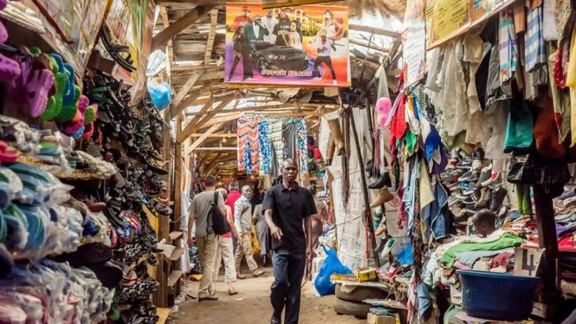Comercianții de haine second-hand din Kenya încearcă să blocheze inițiativa de a interzice exportul de haine uzate din Uniunea Europeană