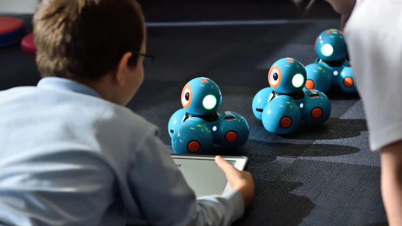 Vulnerabilitățile jucăriilor inteligente ar putea permite infractorilor cibernetici să converseze video cu copiii - studiu