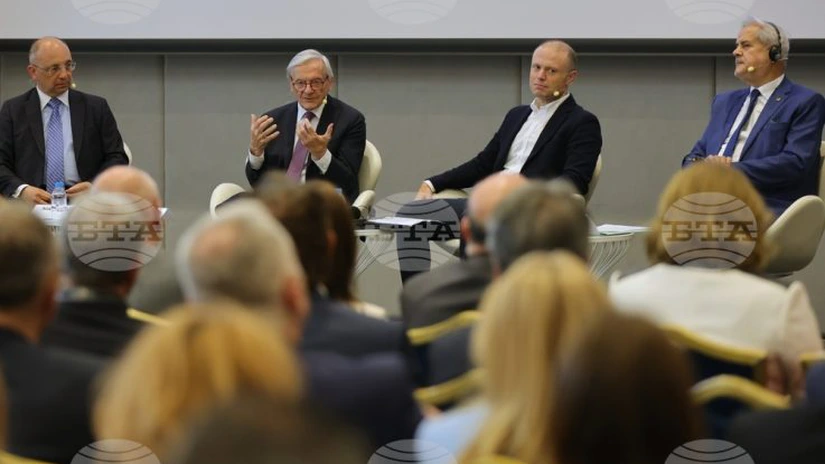 Mai mulți foști lideri politici europeni, printre care și Adrian Năstase, sfătuiesc Bulgaria să realizeze o campanie de sensibilizare pe scară largă în privința adoptării euro