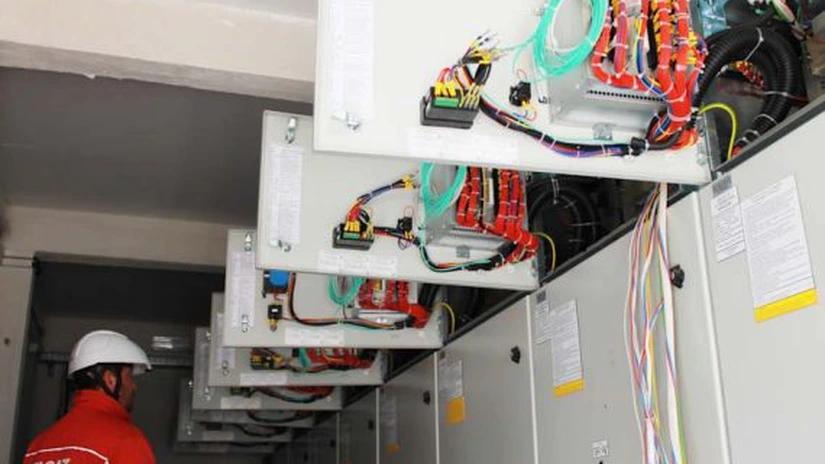 Investițiile făcute de distribuitorii de energie electrică au fost mult mai mari și decât planurile și decât ce s-a investit în 2022 – date ANRE