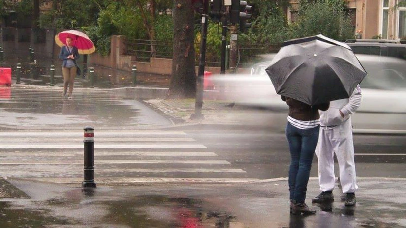 ANM: Cod galben de precipitații și ninsori însemnate cantitativ pentru cinci județe din țară până duminică dimineața