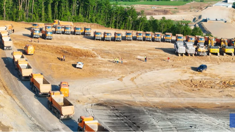 Autostrada Transilvania: Camioanele UMB, parcate 
