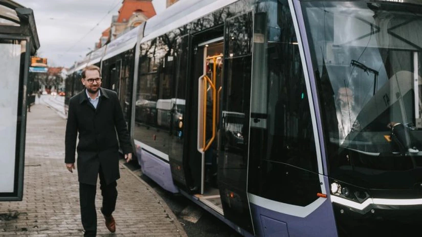 Societatea de Transport Public Timişoara are o flotă nouă de vehicule publice, dar nu are suficienți șoferi și vatmani să le conducă. Deficitul de personal navigant e de 25%